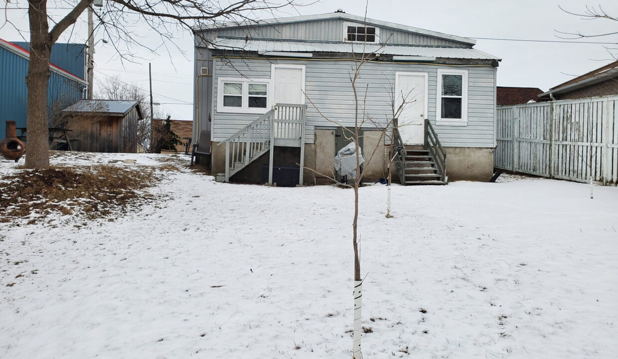 25 ROBINSON Street Port Burwell, Ontario The PLC Real Estate Team