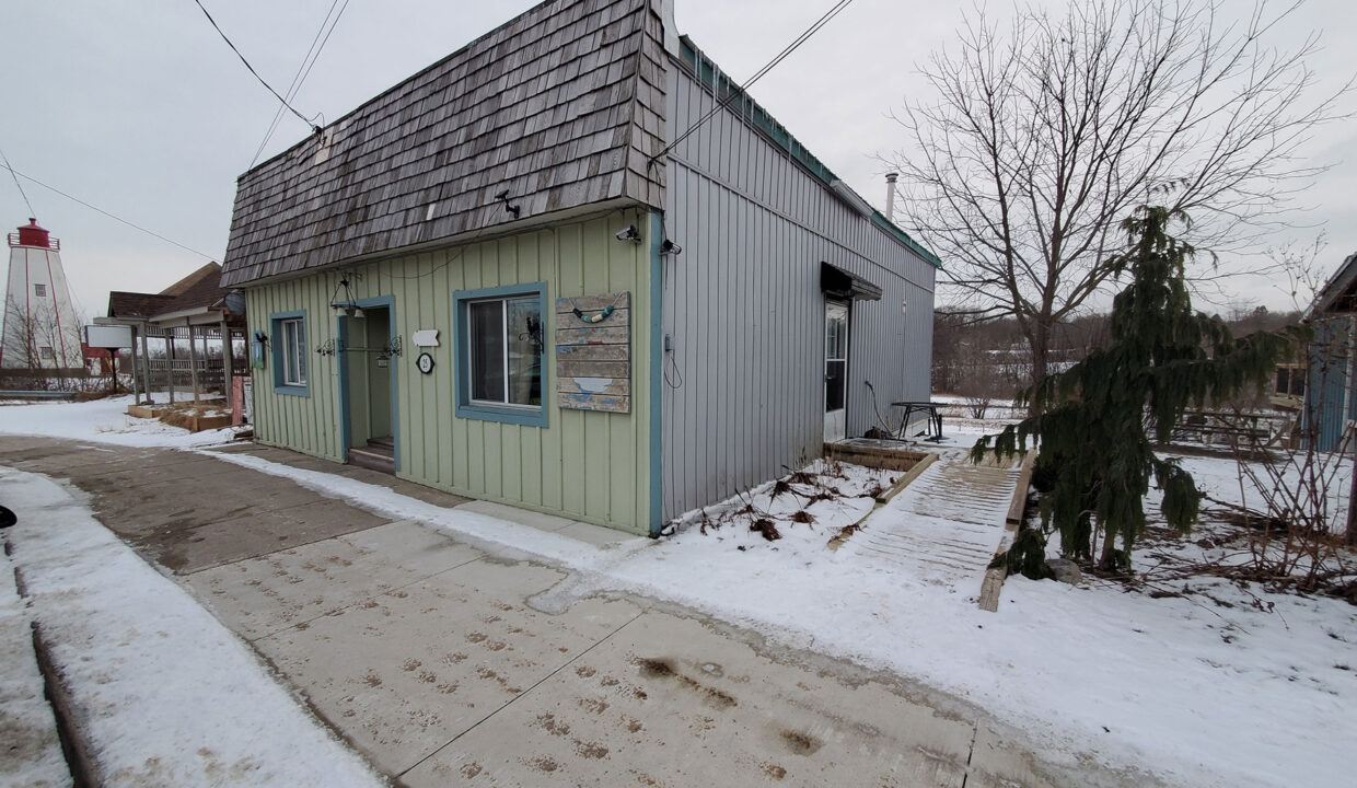 25 ROBINSON Street Port Burwell, Ontario The PLC Real Estate Team